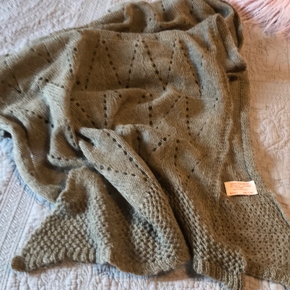 Scarf - Picture 1 of 3